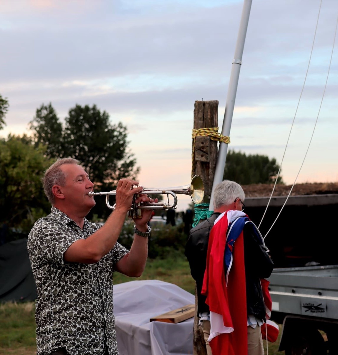 Jane Svejdal : mand der spiller trompet