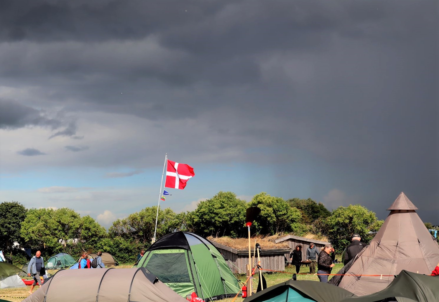 Jane Svejdal : regnskyer over træf